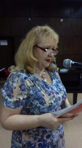Татьяна Хлыстун читает свои стихи
